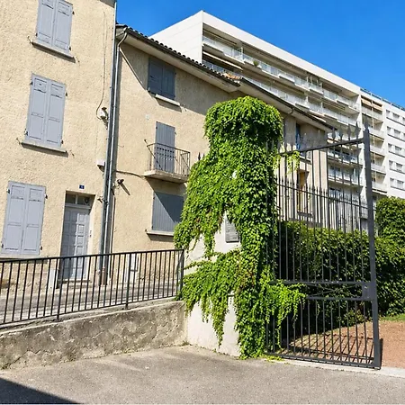 Maison De Rue Avec Grande Terrasse *